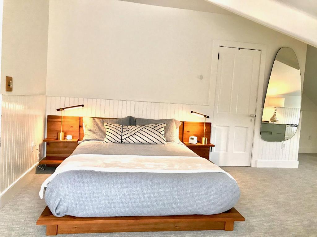 Hummingbird Inn - Superior Triple Room