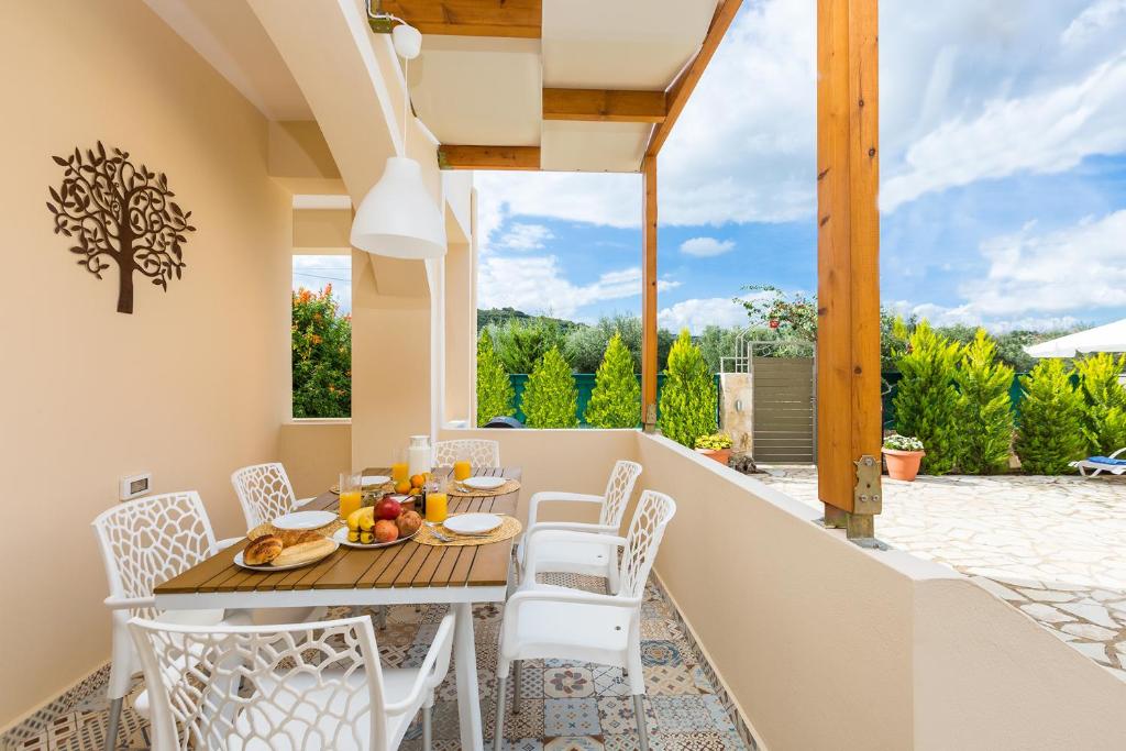 Balkón alebo terasa v ubytovaní Seaside Villa Konaki