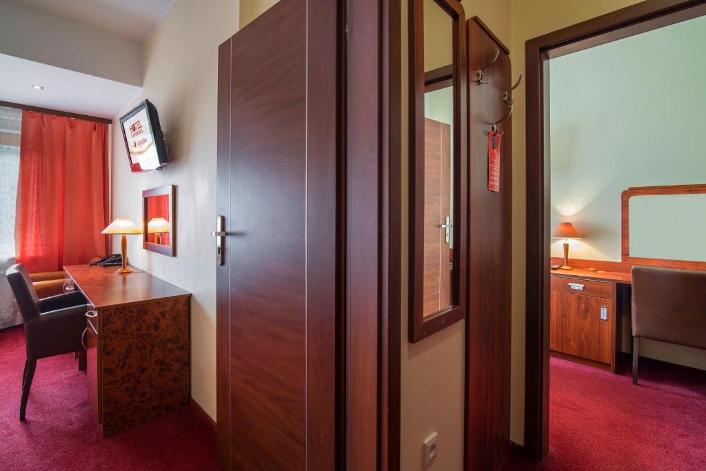 Postel nebo postele na pokoji v ubytování Hotel Continental