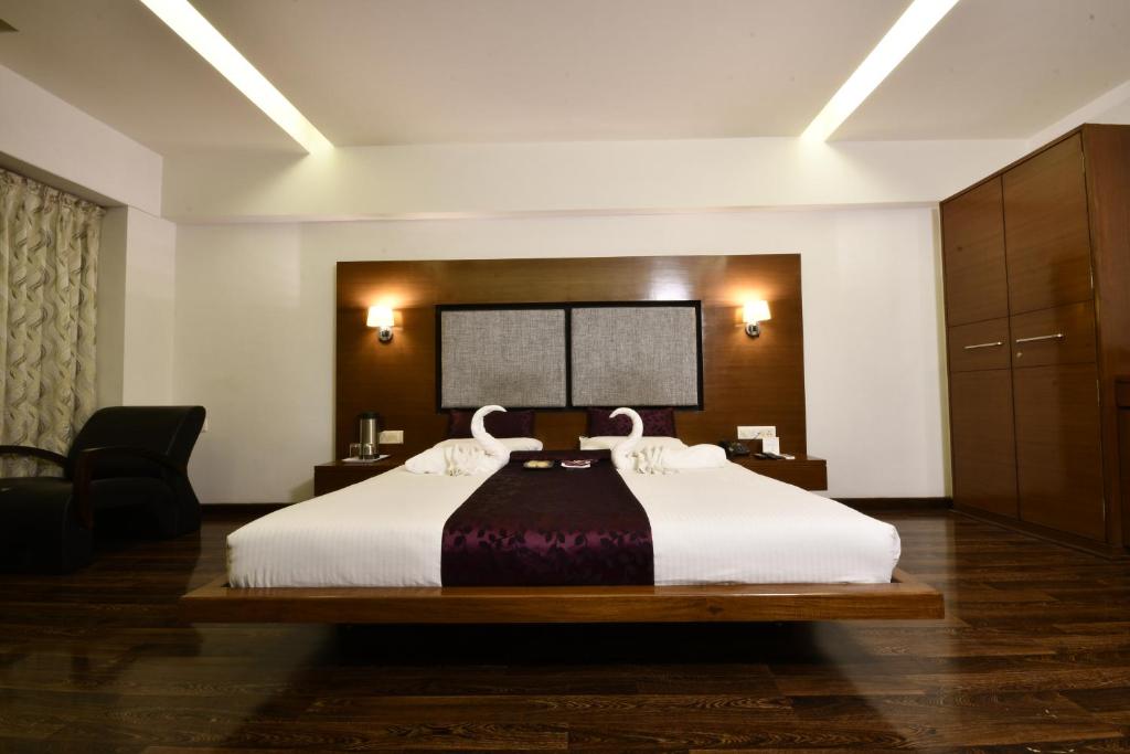 Postel nebo postele na pokoji v ubytování Hotel Platinum Residency