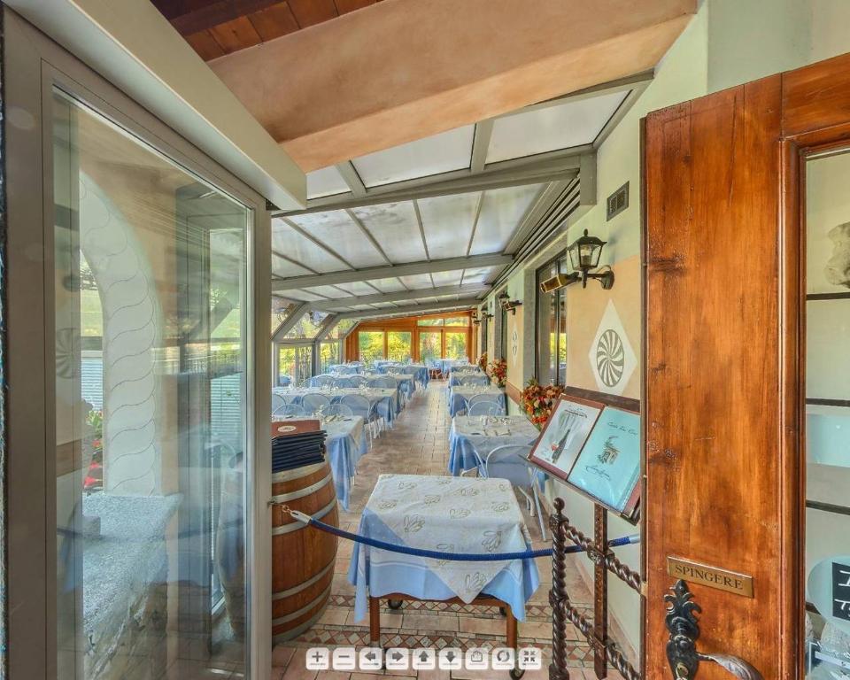 Posedenie v ubytovaní Albergo Ristorante Conca Azzurra