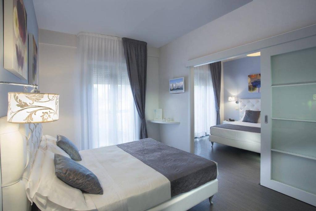 Postel nebo postele na pokoji v ubytování Hotel Ambassador