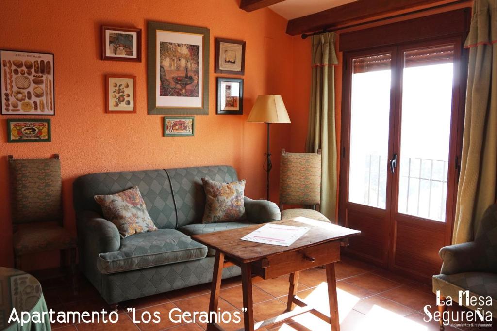 Posezení v ubytování La Mesa Segureña