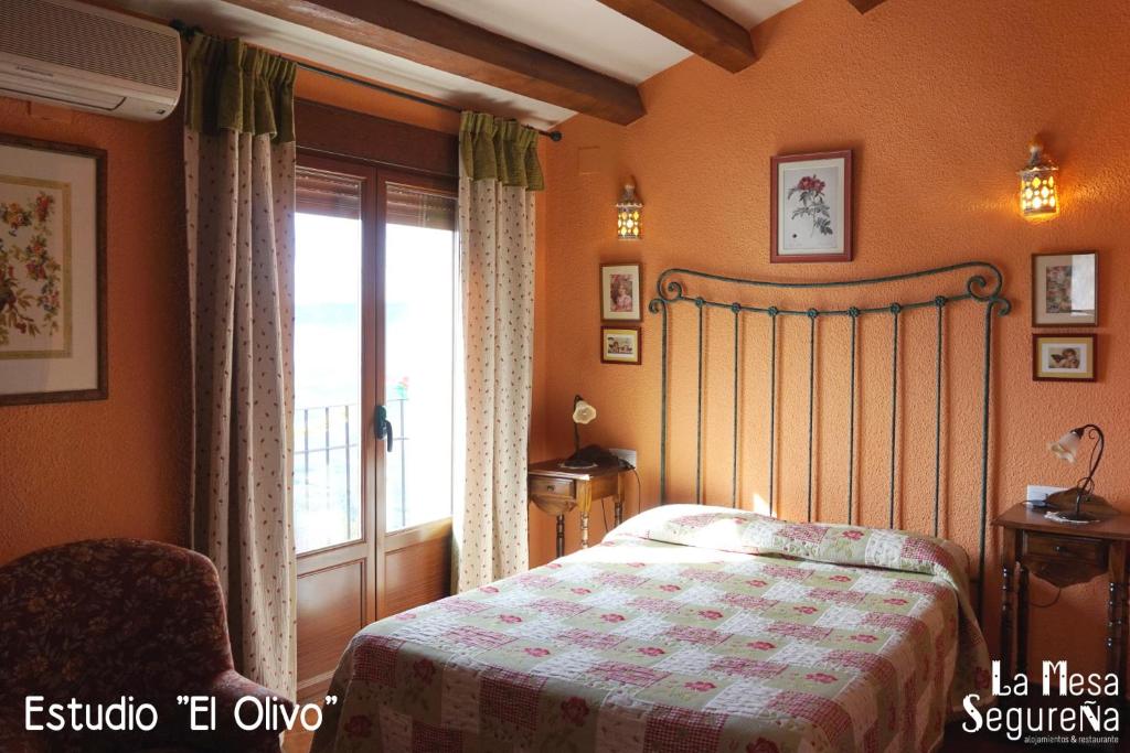 Postel nebo postele na pokoji v ubytování La Mesa Segureña