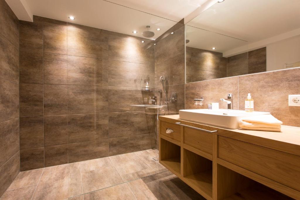 A bathroom at Das Landerer