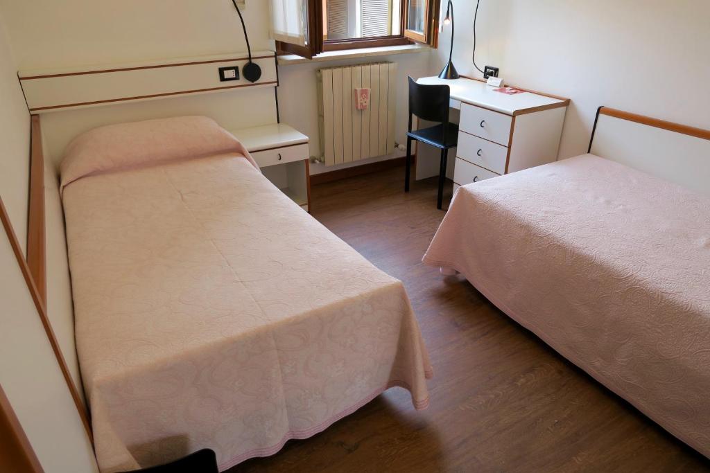 Postel nebo postele na pokoji v ubytování Albergo Visconti