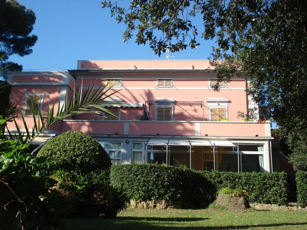 Vonkajšia záhrada v ubytovaní Monolocale in villa