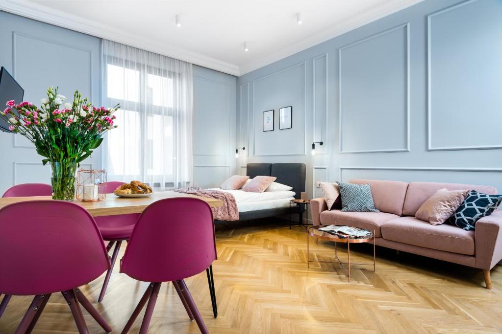 Posedenie v ubytovaní P&J Luxury Apartments