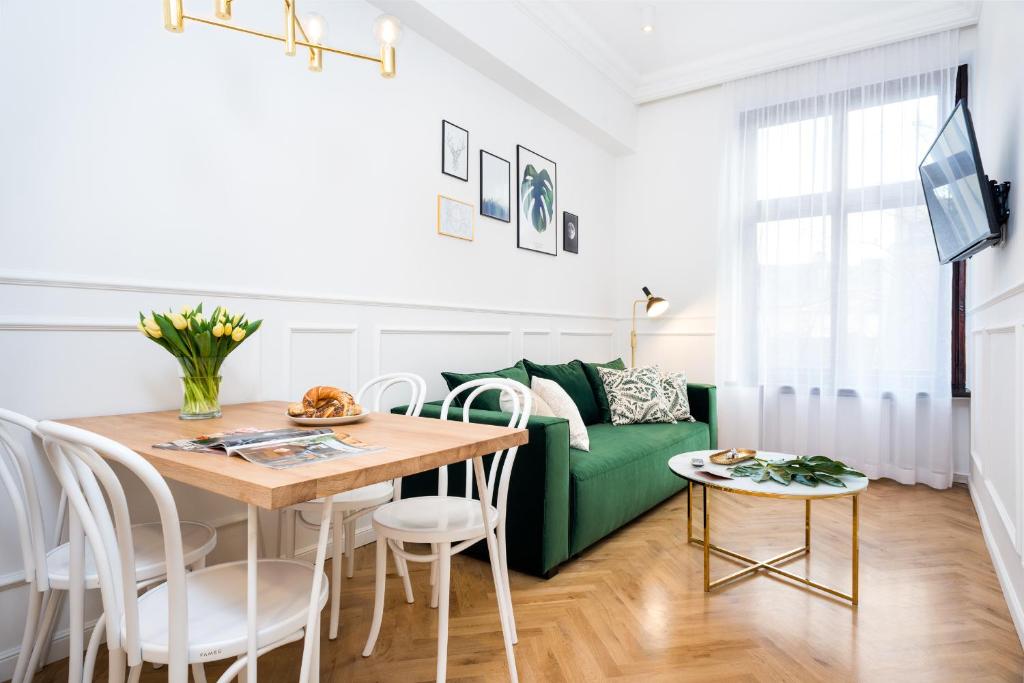 Posedenie v ubytovaní P&J Luxury Apartments