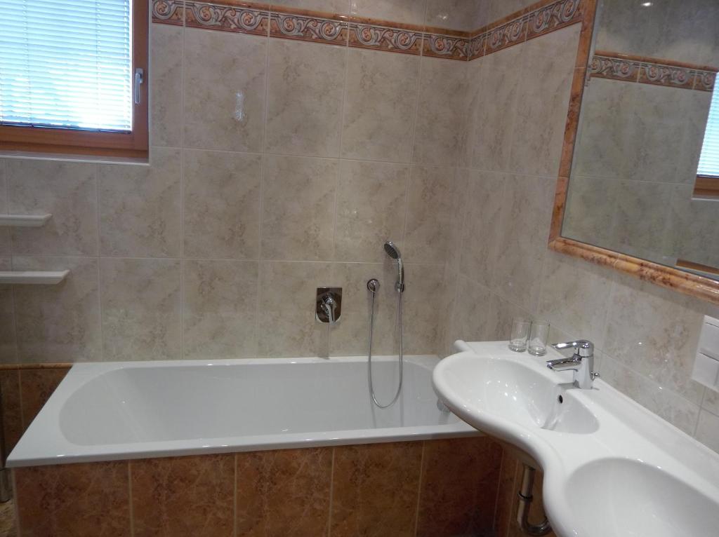 Koupelna v ubytování Hotel Neuwirt