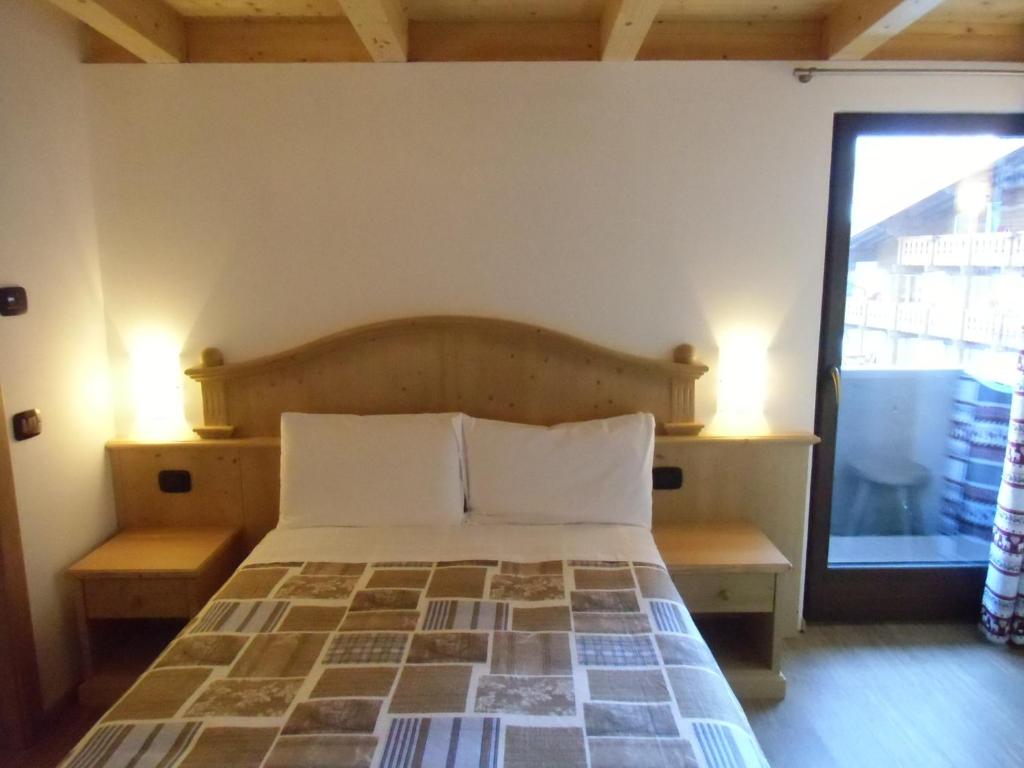 A bed or beds in a room at Garni Festil