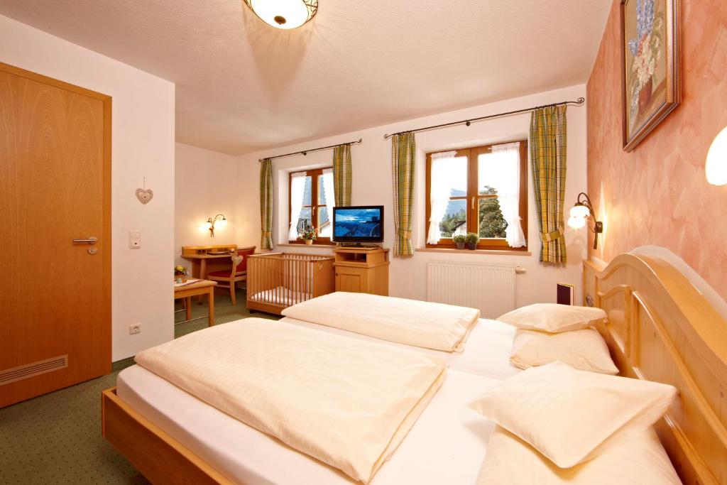Postel nebo postele na pokoji v ubytování Hotel Schatten