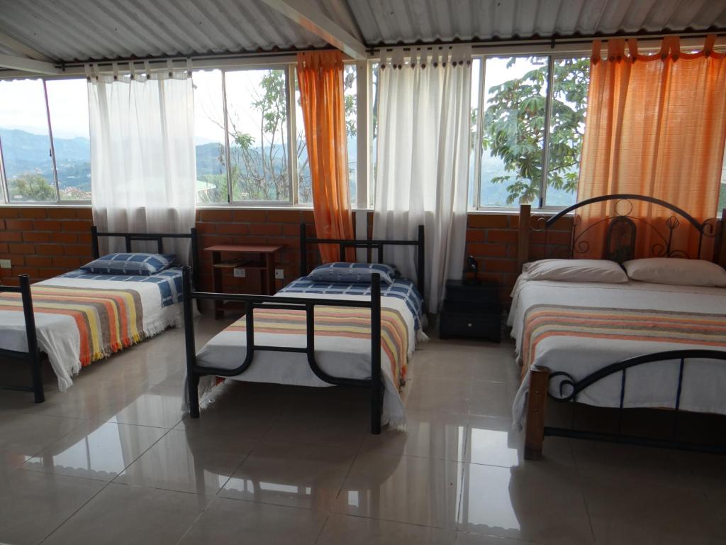 Palestina Ecohotel - Familiekamer Met Uitzicht Op De Bergen