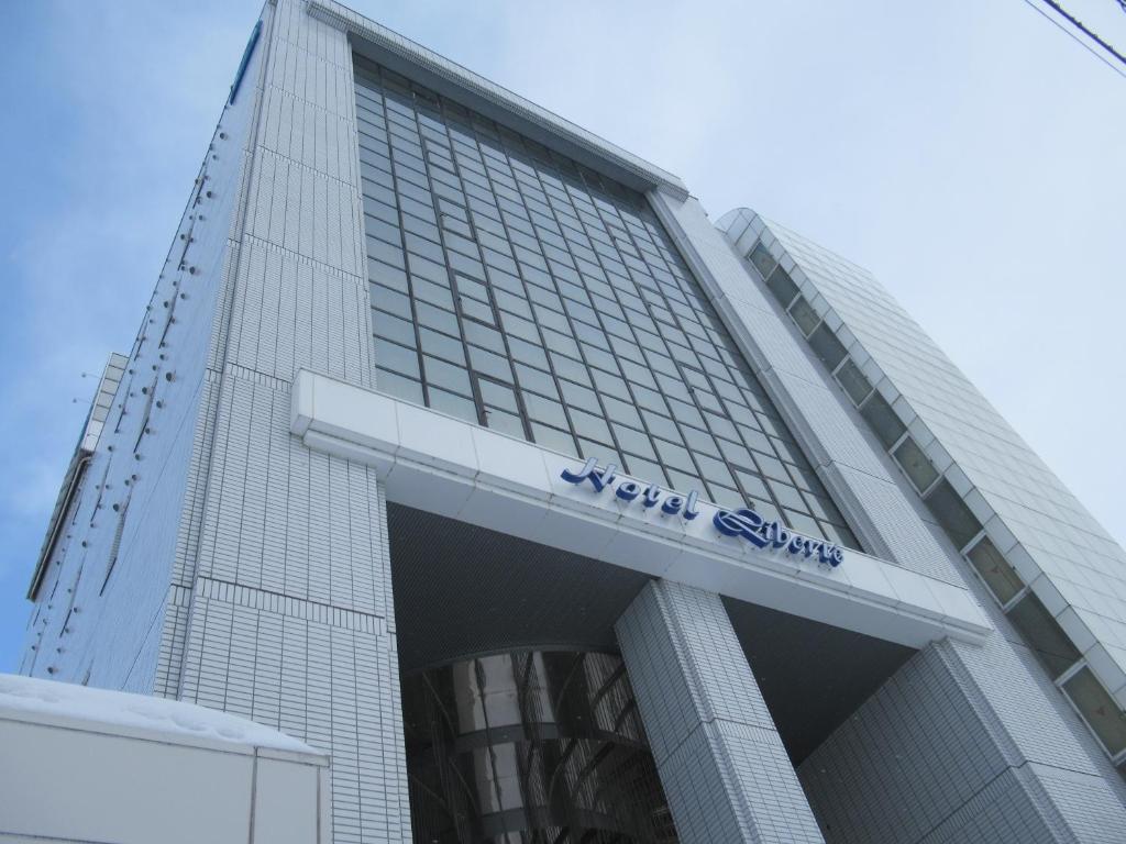 un edificio con un cartel en el costado en Hotel Liberte Asahikawa, en Asahikawa