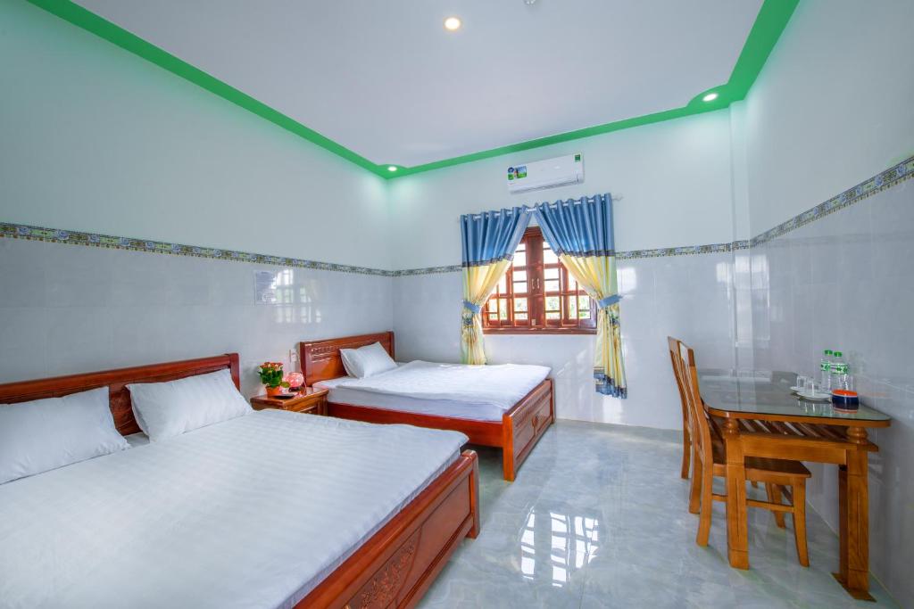 Postel nebo postele na pokoji v ubytování Hotel Nguyên Toàn