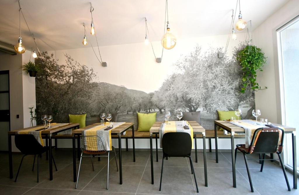 Pove 2.4 Hotel