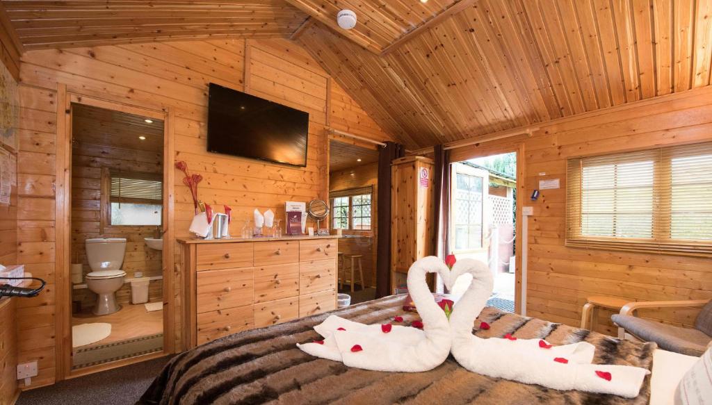 TV o dispositivi per l'intrattenimento presso Cypress Log Cabins Accommodation