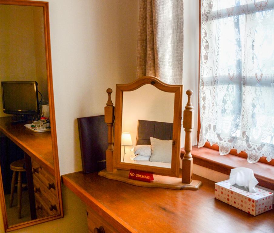 TV a/nebo společenská místnost v ubytování Clarke Cottage Guest House