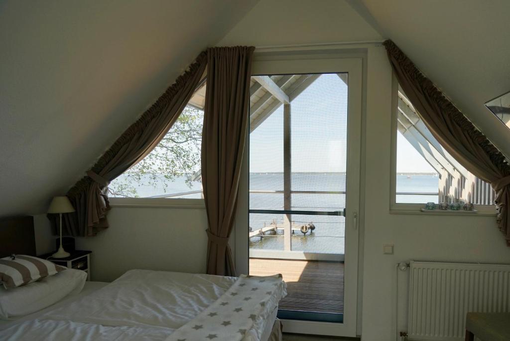 Postel nebo postele na pokoji v ubytování Strandhus17