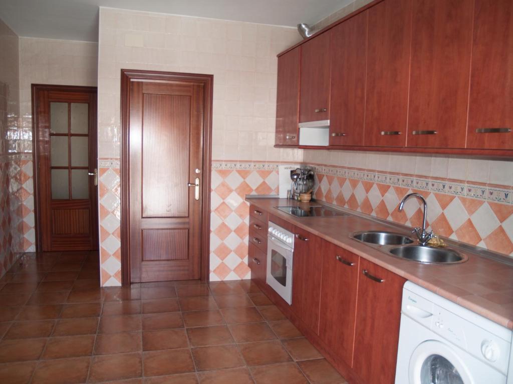 A kitchen or kitchenette at Casa Rural El Botánico