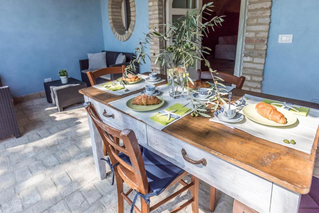 Comida no apartamento ou em algum lugar perto