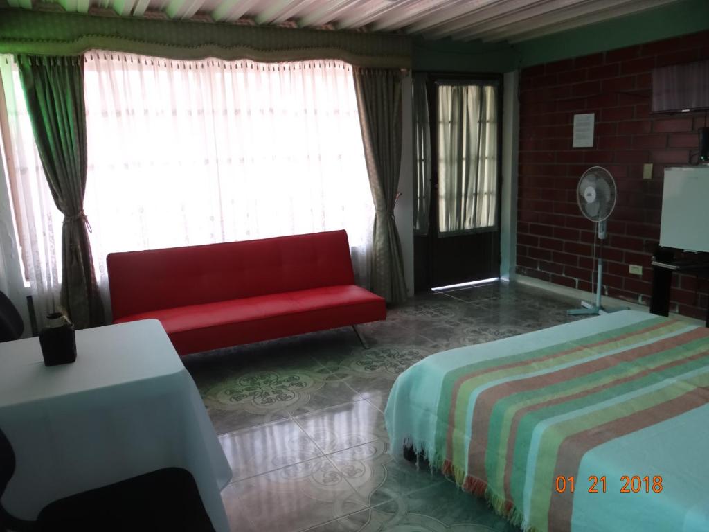 Palestina Ecohotel - Driepersoonskamer Met Uitzicht Op Het Zwembad