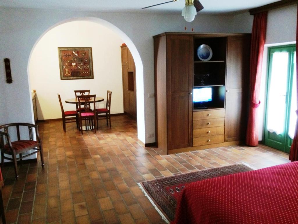 Telewizja i/lub zestaw kina domowego w obiekcie Casa Violetta B&B