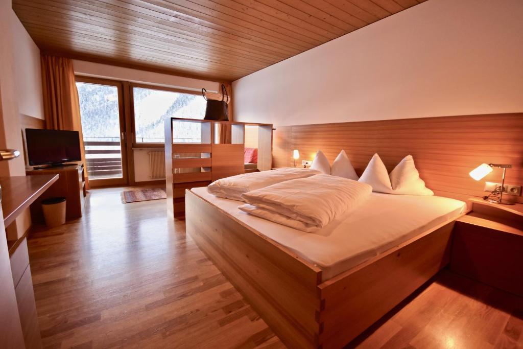Hotel Marlet - 带阳台和起居区的双人间