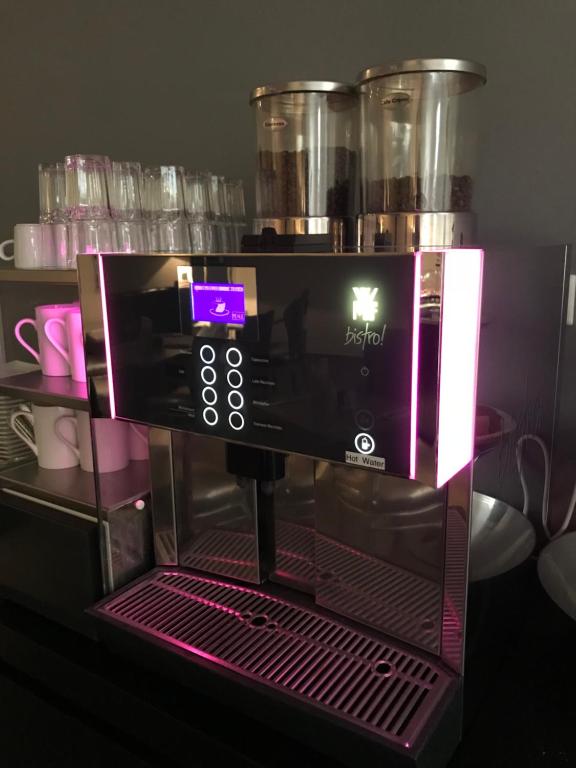 Příslušenství pro přípravu čaje a kávy v ubytování Hotel Lindenhof