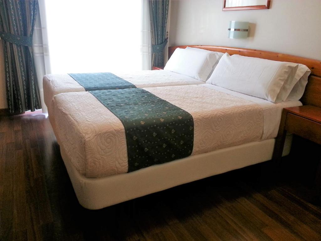 Postel nebo postele na pokoji v ubytování Hotel Alameda Málaga
