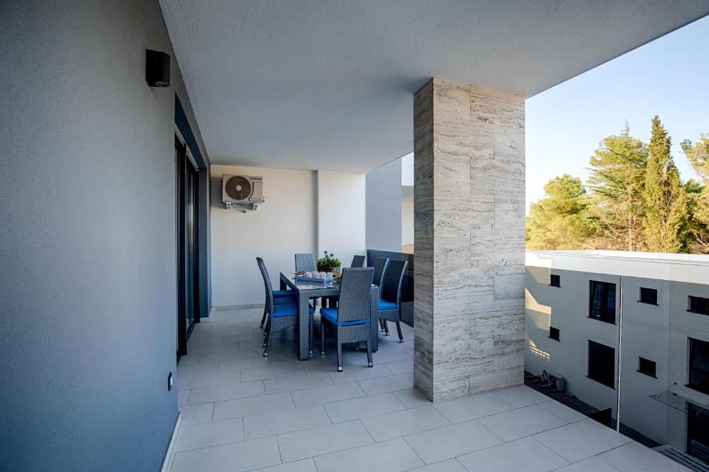 Balkón alebo terasa v ubytovaní Deluxe new apartments - few steps from the beach - luxury holiday with style - by TRAVELER tourist agency Krk