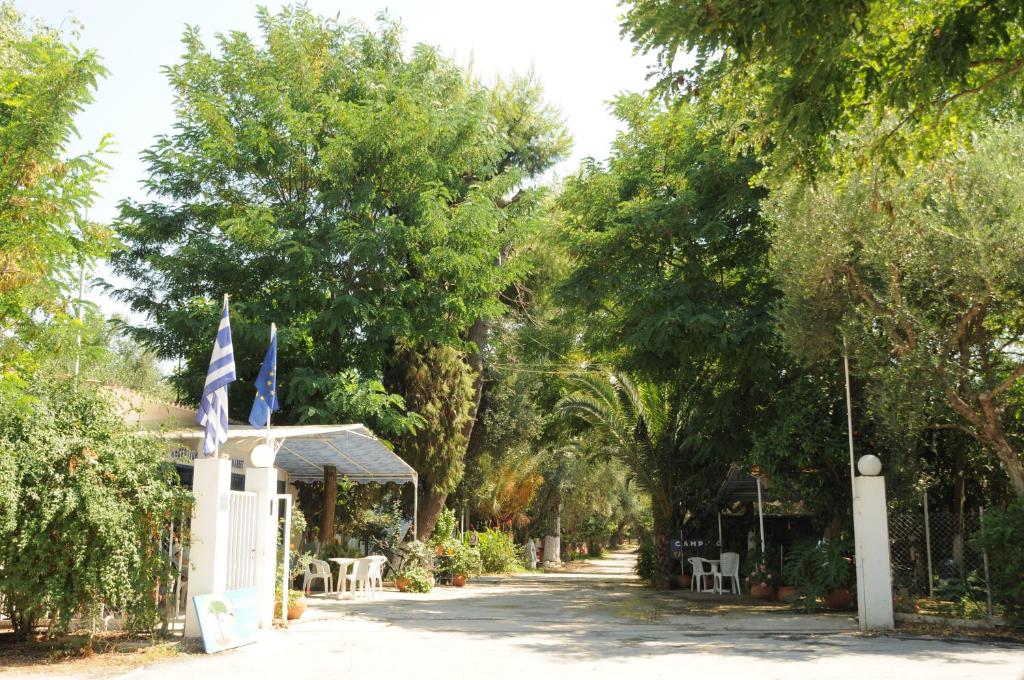 Vonkajšia záhrada v ubytovaní Camping Kato Alissos