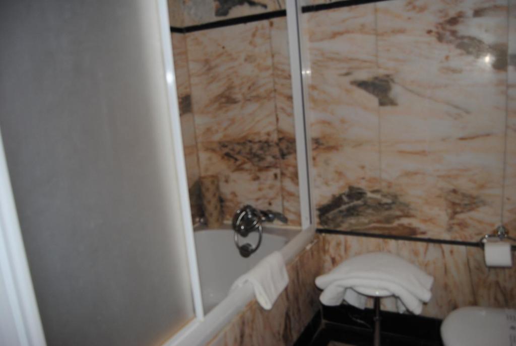 Hotel Peninsular- Porto - Resim 27