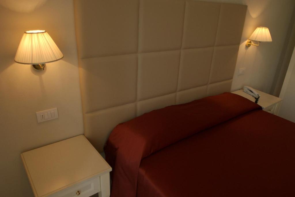 Postel nebo postele na pokoji v ubytování Hotel Gradara