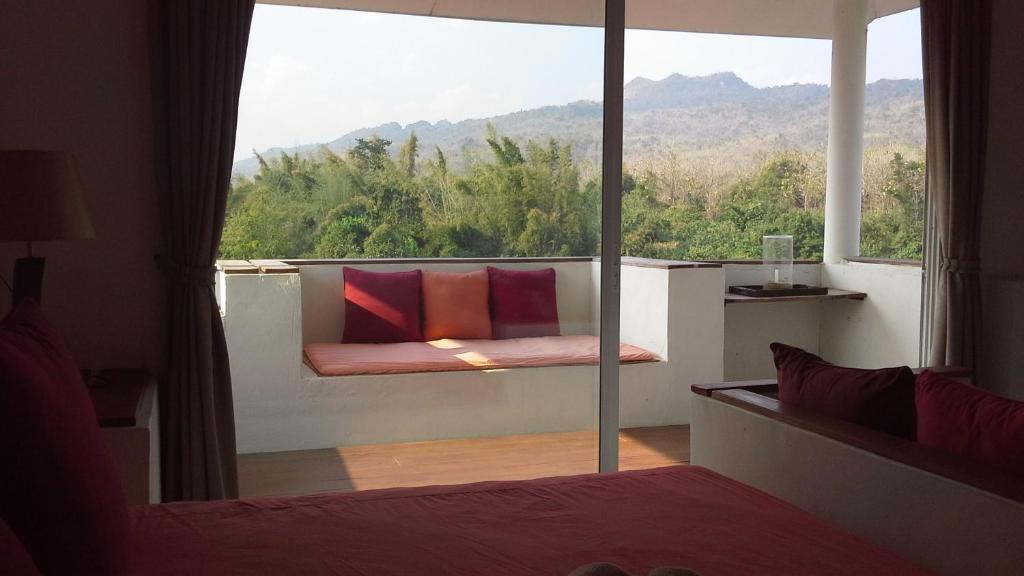 Chasorn Riverside Resort - Deluxe King Room With Mountain View