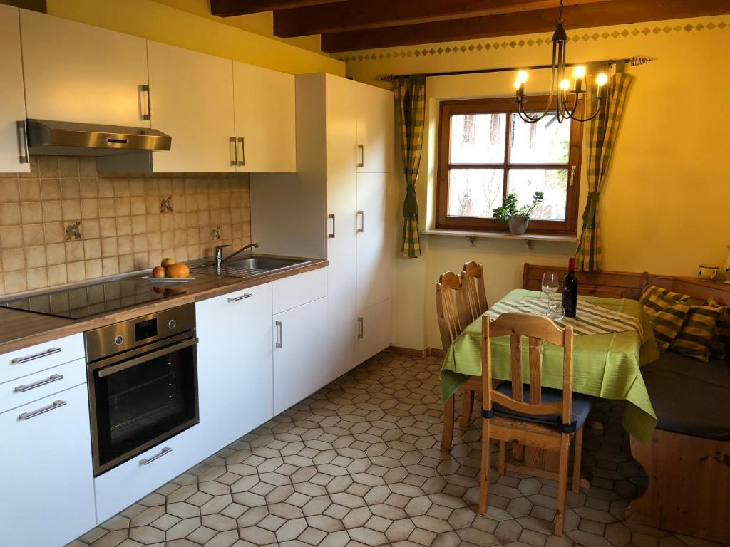Una cocina o zona de cocina en Kempfenhof
