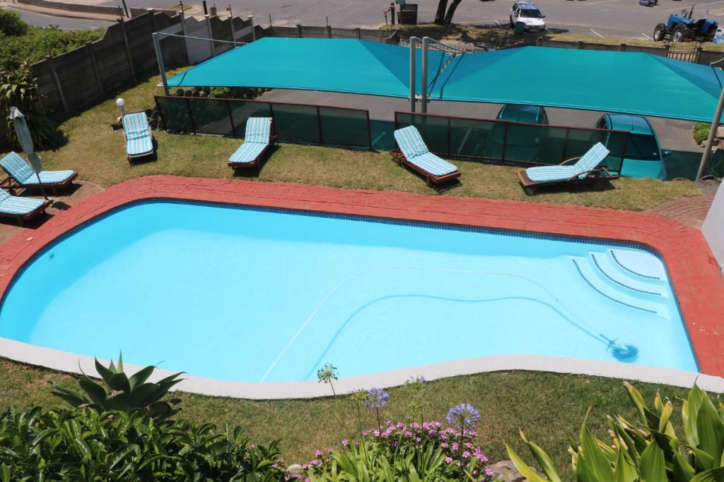 Kolam renang di atau dekat dengan Breakerview