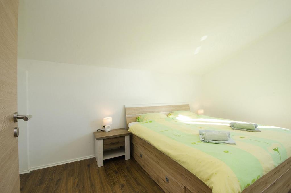 Posteľ alebo postele v izbe v ubytovaní Apartman Korina