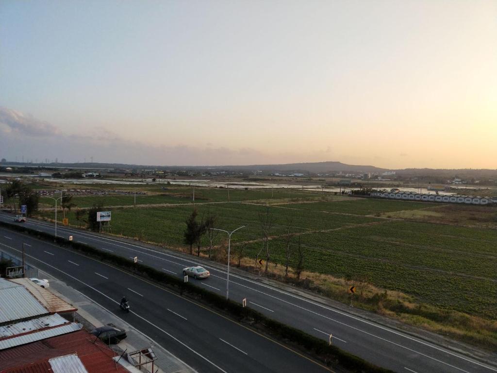 a view of a highway with a car on the road at 墾丁秋莊會館 附限量停車位 不保證有位置 無法事先預留 背包房無車位 預訂後記得加Line聯繫 in Hengchun