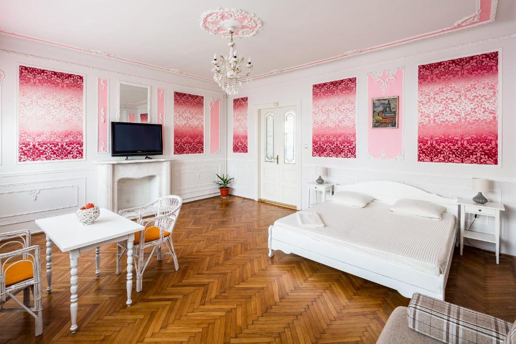 Фотография из галереи Krakivska Street Apartment в Львове