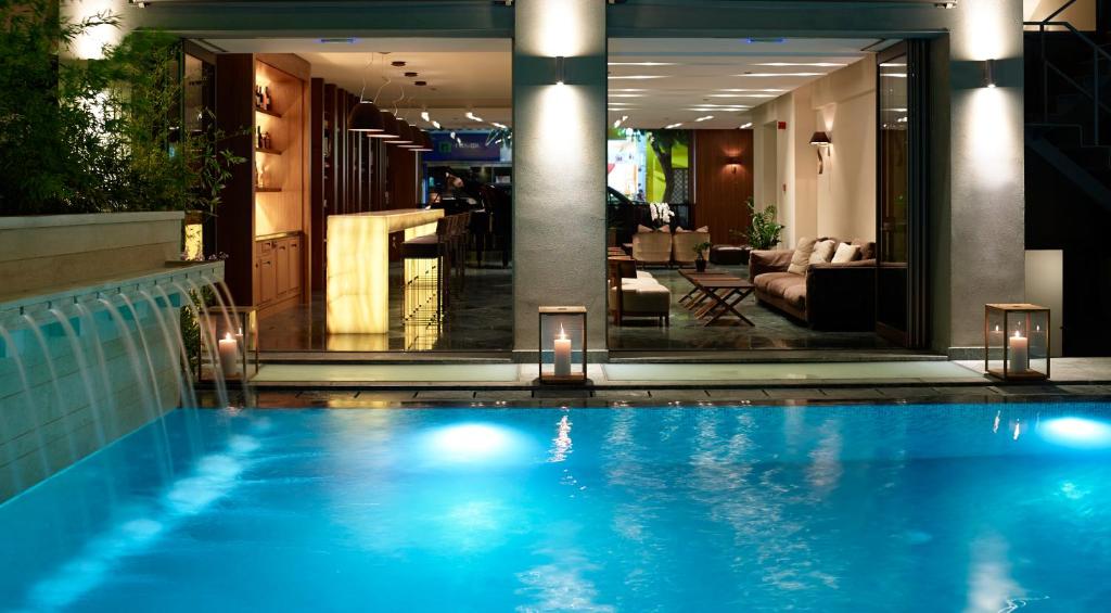 Bazén v ubytování Samaria Hotel nebo v jeho okolí