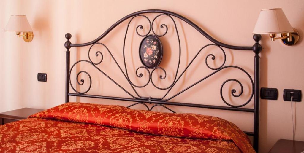 Postel nebo postele na pokoji v ubytování Villa Chiara Hotel