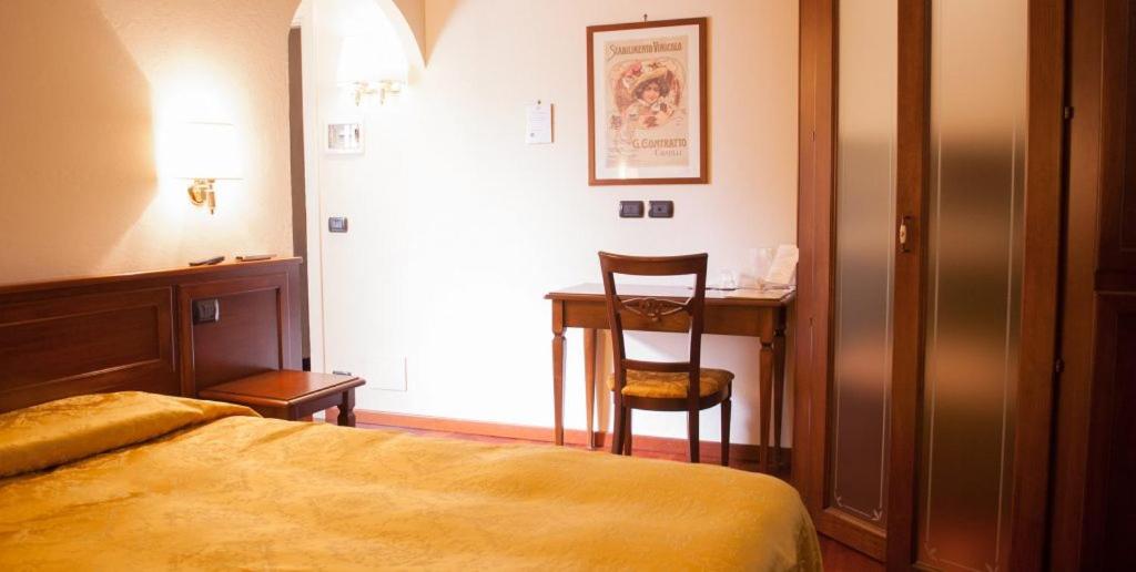 Postel nebo postele na pokoji v ubytování Villa Chiara Hotel