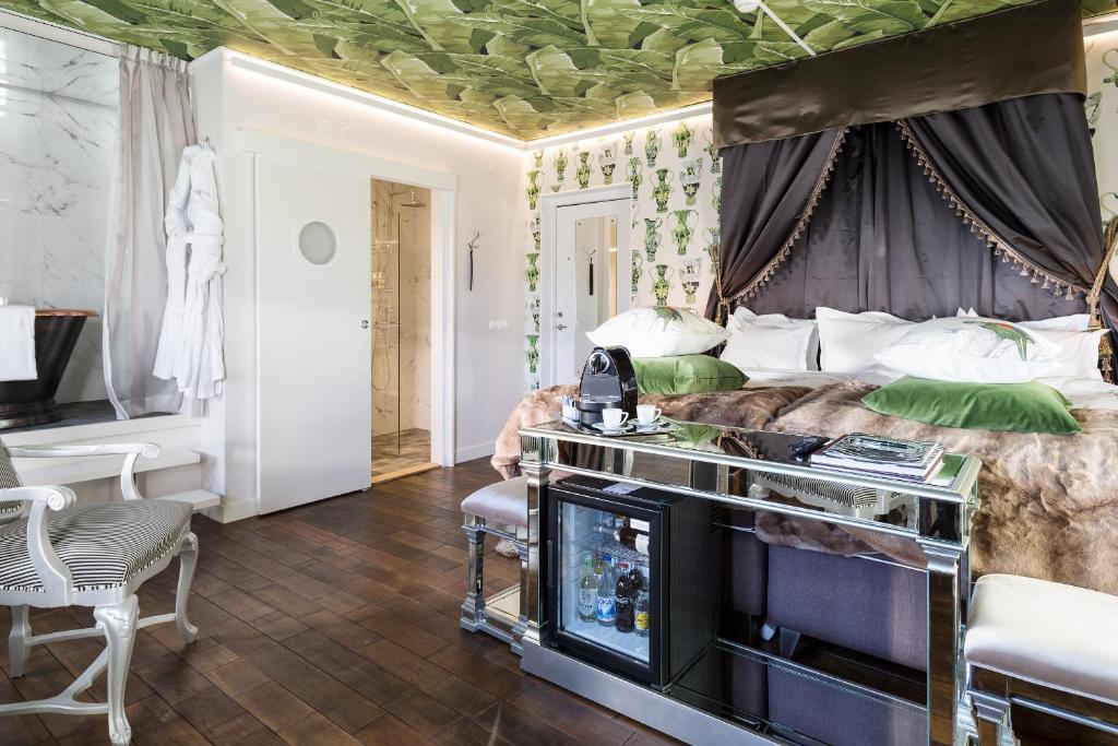 Postel nebo postele na pokoji v ubytování Bomans Hotell i Trosa