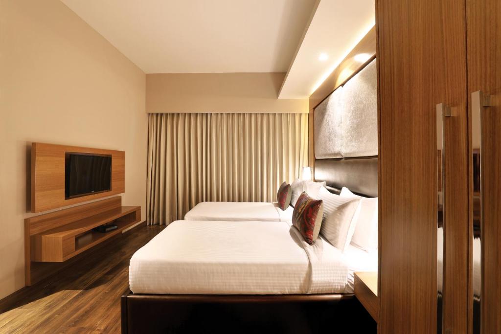 Postel nebo postele na pokoji v ubytování Lemon Tree Hotel, Sector 68, Sohna Road, Gurugram