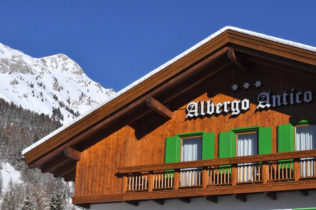 Nespecifikovaný výhled na hory nebo výhled na hory při pohledu z hotelu
