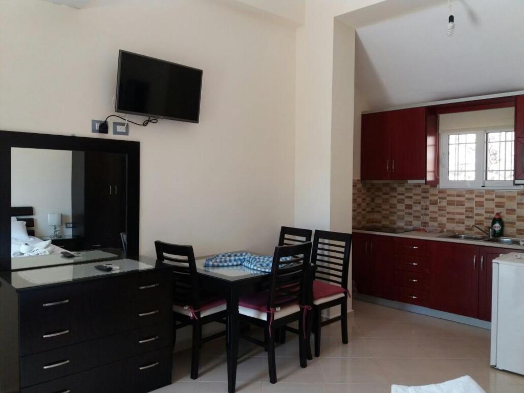 Kuchyň nebo kuchyňský kout v ubytování Villa Nicolaos Ksamil