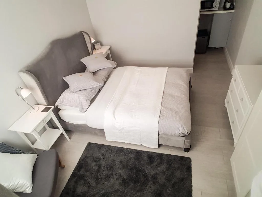Lakeside Guest House, College Corner, United Kingdom