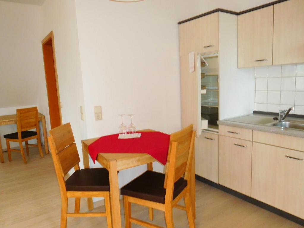 Kirschberghof Gästehaus und Weinverkauf - Family Apartment With Balcony (4 Adults)