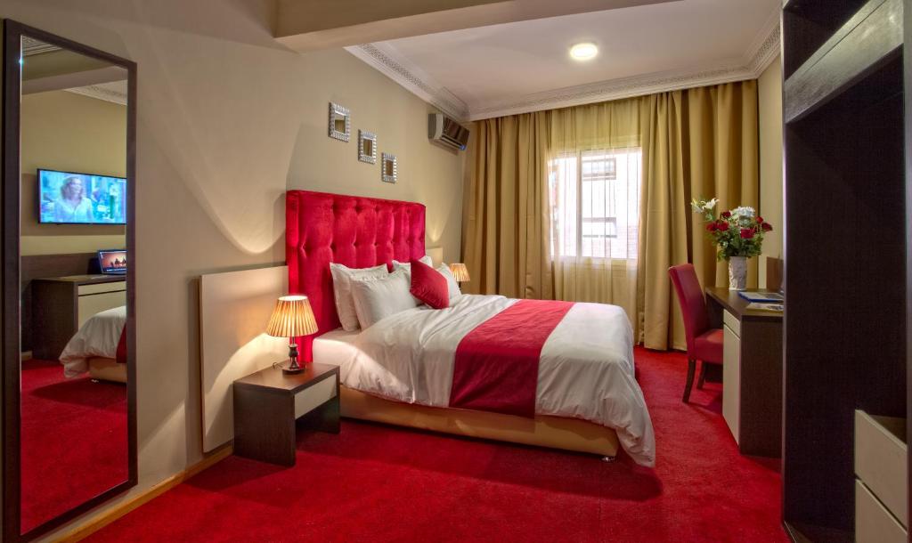Postel nebo postele na pokoji v ubytování Yaad City Hotel